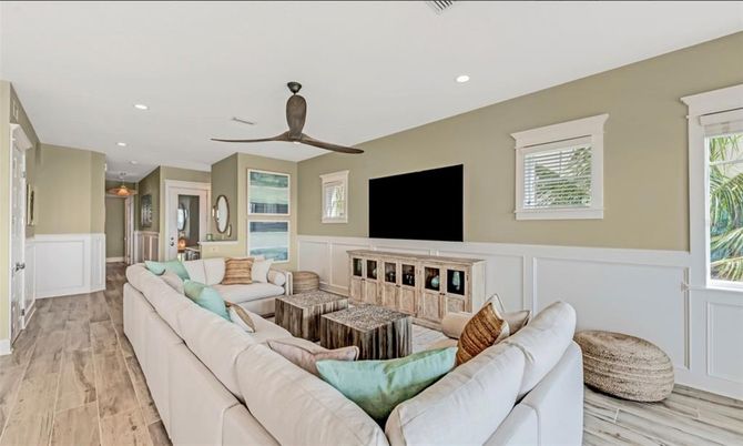 Interior, Living room, Recessed Lighting, Wood Texture Flooring