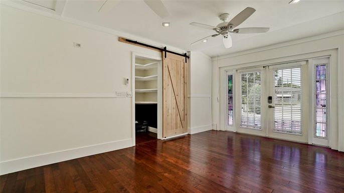 Empty room, Interior, Recessed Lighting, Wood Texture Flooring