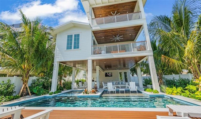 Exterior, Pool