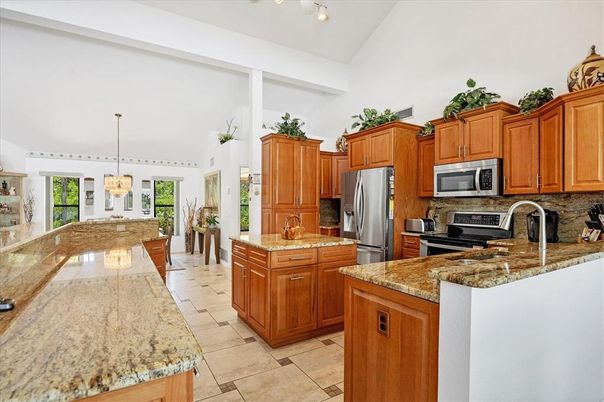 Dining room, Interior, Kitchen, Pendant Lights, Stainless Steel Appliances