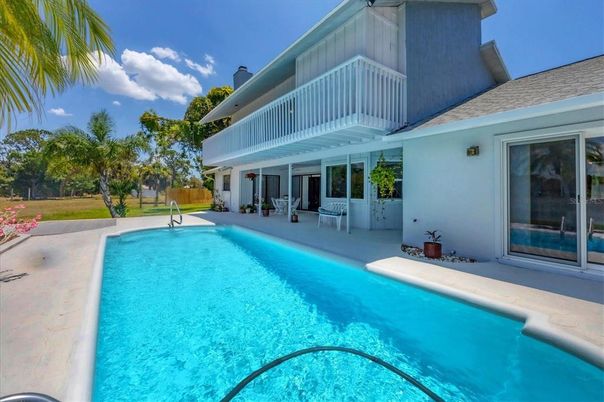 Exterior, Pool