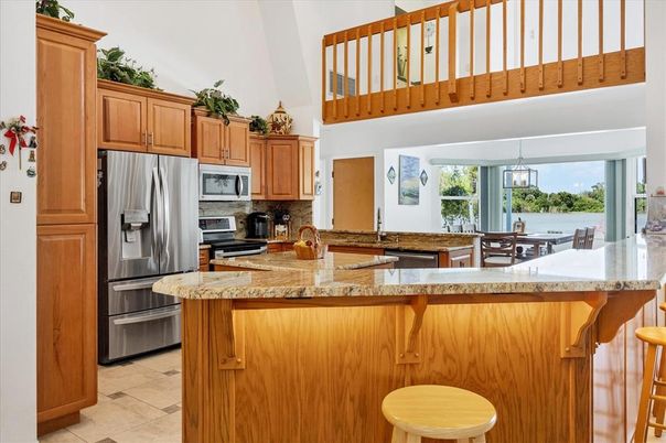 Dining room, Interior, Kitchen, Pendant Lights, Stainless Steel Appliances