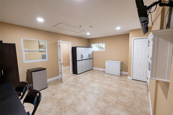 Interior, Kitchen, Recessed Lighting, Washer