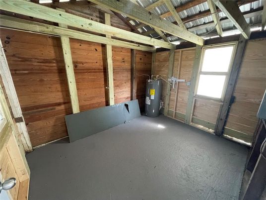Empty room, Interior, Wooden Beams, Wooden Walls