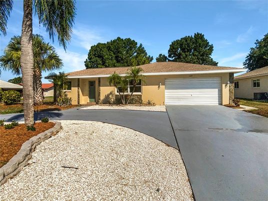 Attached, Exterior, Facade, Ranch