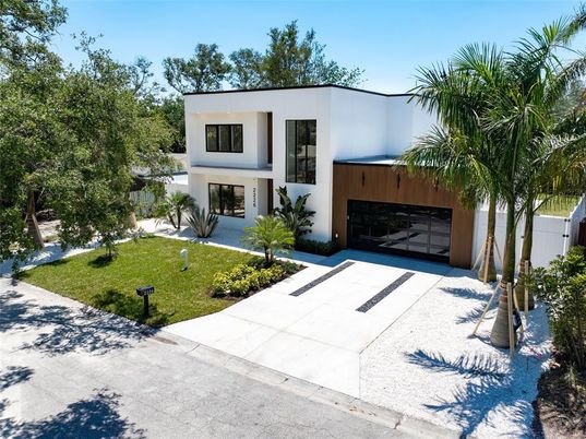 Attached, Backyard, Exterior, Facade, Modern