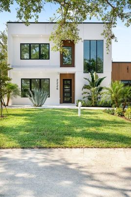 Backyard, Exterior, Facade, Modern