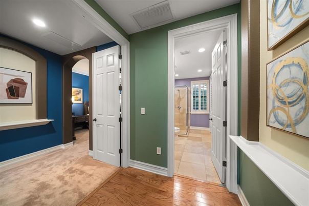 Interior, Recessed Lighting, Wood Texture Flooring