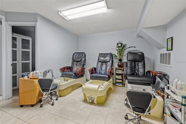 Home Office, Interior