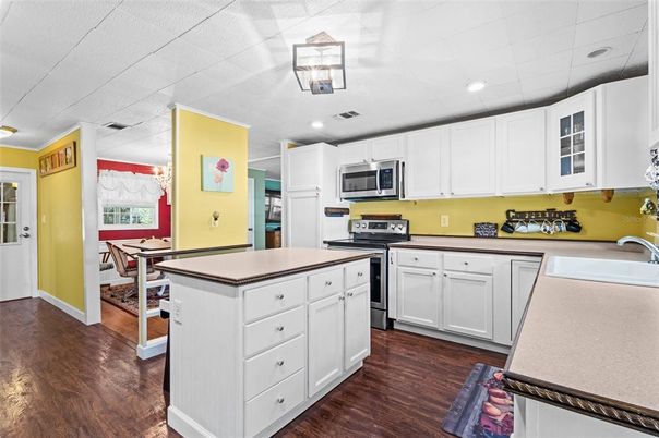 Dining room, Interior, Kitchen, Recessed Lighting, Wood Texture Flooring