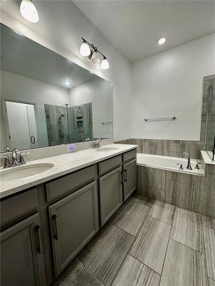 Bathroom, Dual Sink Vanities, Interior, Recessed Lighting