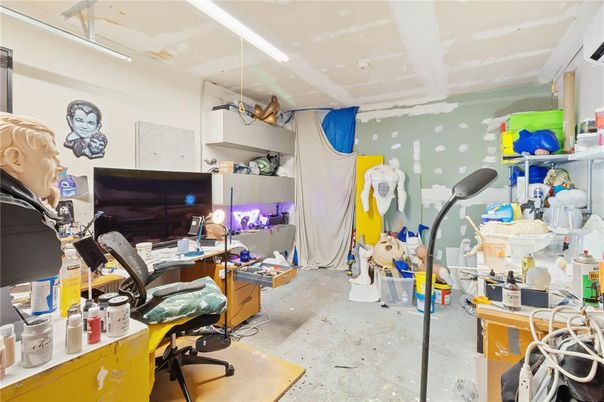 Home Office, Interior