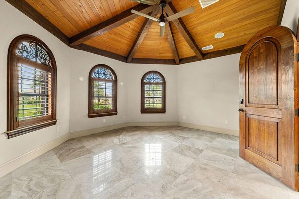 Empty room, Interior, Recessed Lighting, Wooden Beams, Wooden Ceilings
