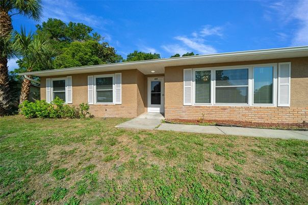 Backyard, Exterior, Facade, Ranch