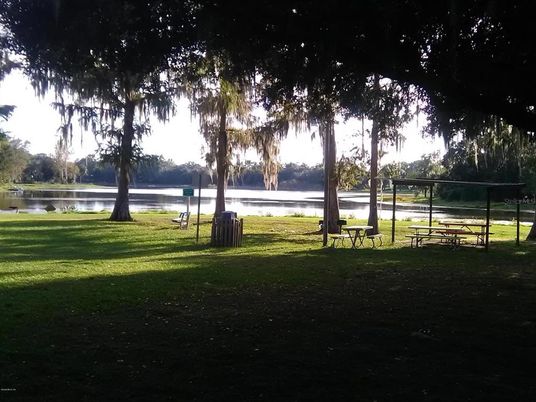 Exterior, Lake