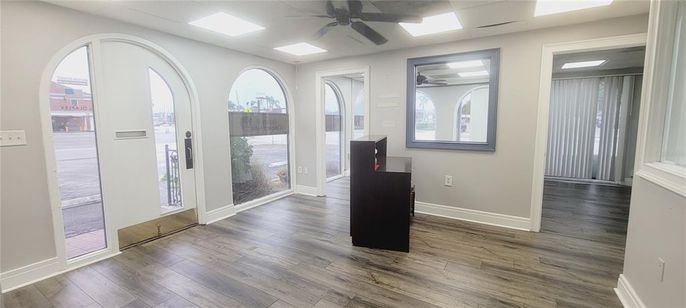 Interior, Recessed Lighting, Wood Texture Flooring