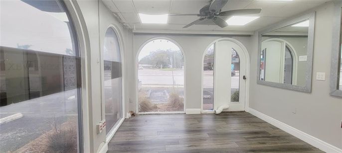 Interior, Recessed Lighting, Wood Texture Flooring