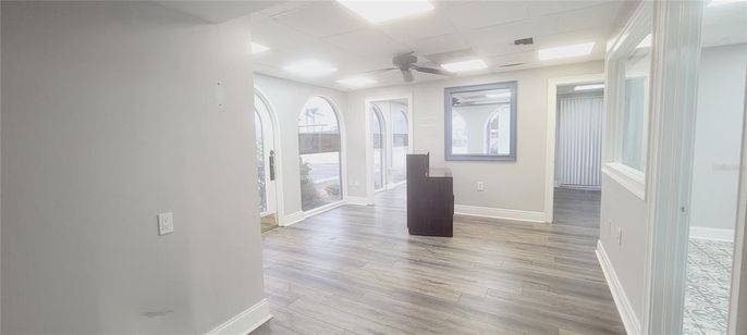 Interior, Recessed Lighting, Wood Texture Flooring
