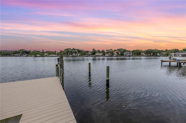 Exterior, Lake