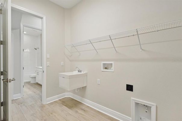 Bathroom, Interior, Recessed Lighting, Walk-in Closets, Wood Texture Flooring