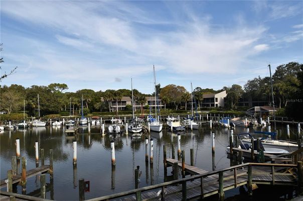 Exterior, Lake