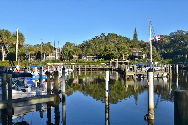 Exterior, Lake