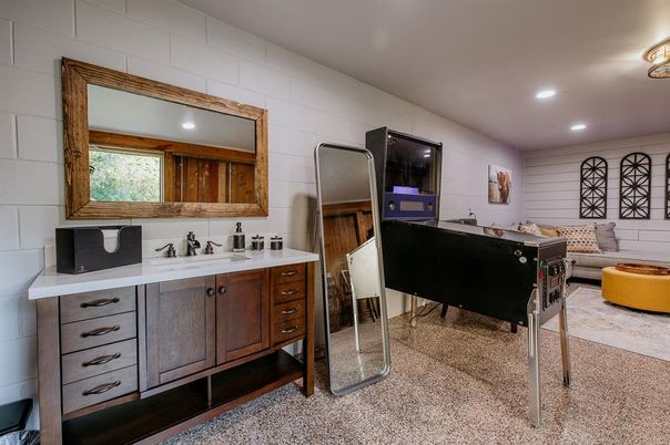 Game Room, Interior, Recessed Lighting