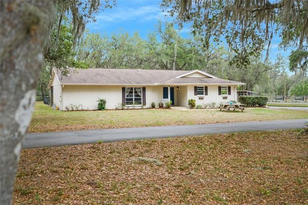 Backyard, Exterior, Facade, Ranch