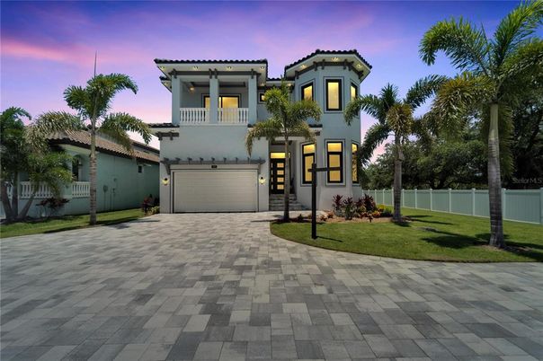 Attached, Exterior, Facade, Mediterranean