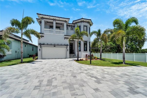 Attached, Exterior, Facade, Mediterranean