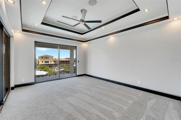 Empty room, Interior, Recessed Lighting
