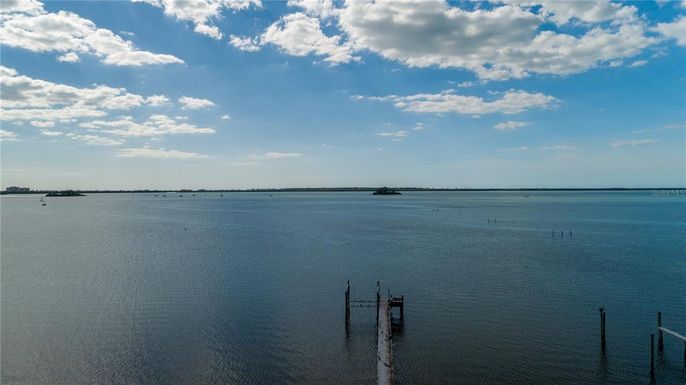 Exterior, Lake