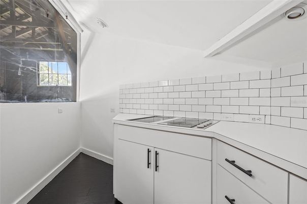 Interior, Kitchen, Washer, Wood Texture Flooring