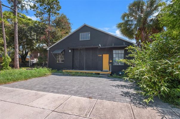Attached, Exterior, Facade, Ranch