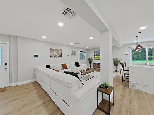 Interior, Living room, Pendant Lights, Recessed Lighting, Wood Texture Flooring