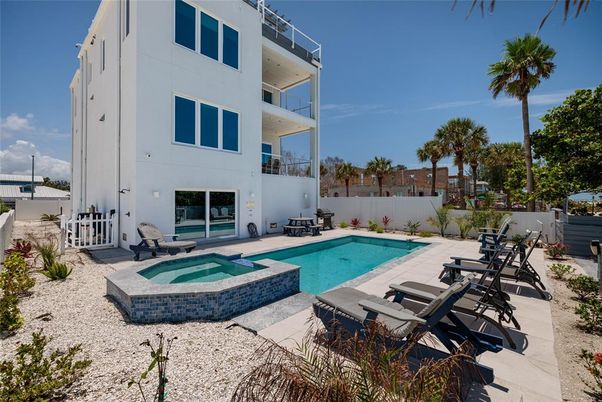 Exterior, Pool