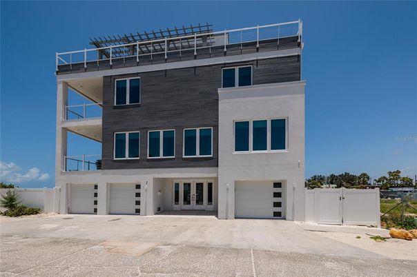 Attached, Exterior, Facade, Modern