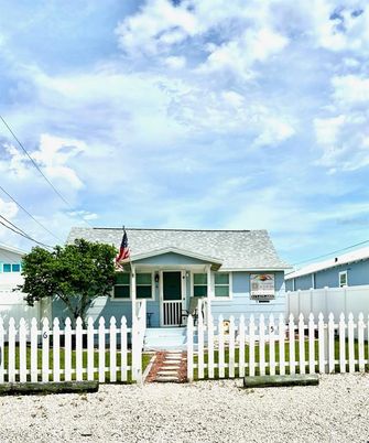 Exterior, Facade, Cape Cod