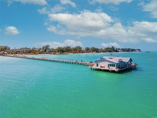 Exterior, Lake