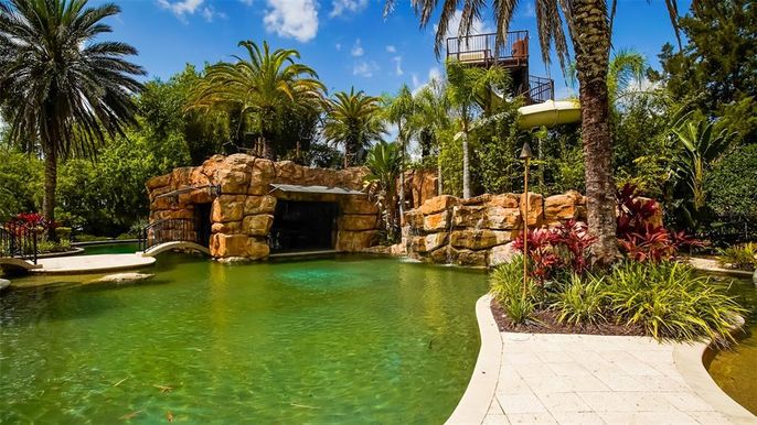 Exterior, Lake, Pool