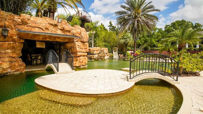 Exterior, Lake, Pool