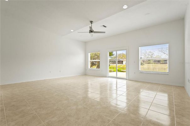 Empty room, Interior, Recessed Lighting