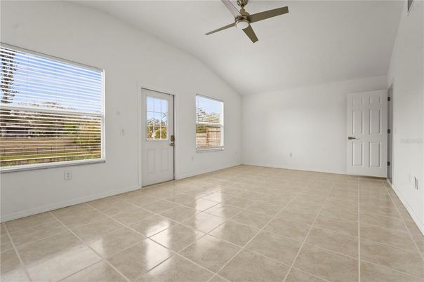 Empty room, Interior