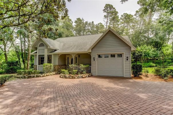 Attached, Exterior, Facade, Ranch