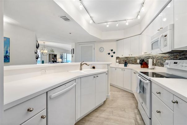 Chandelier, Interior, Kitchen, Wood Texture Flooring