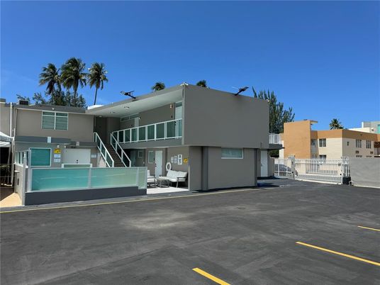 Exterior, Facade, Modern