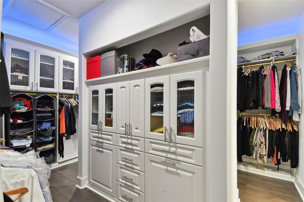 Interior, Walk-in Closets, Wood Texture Flooring