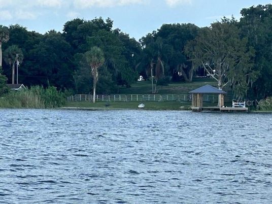 Exterior, Lake