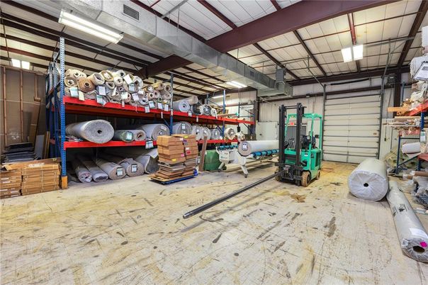 Garage, Interior, Wooden Beams