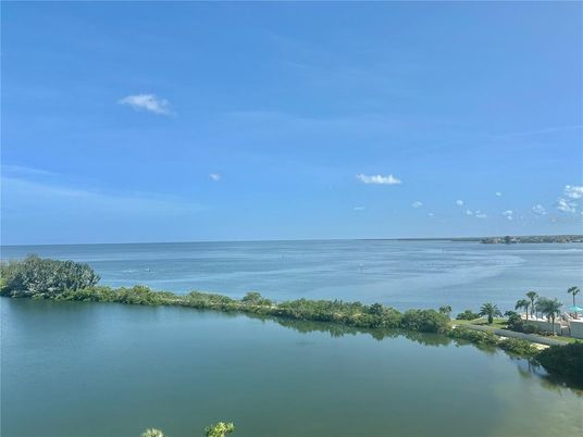 Exterior, Lake
